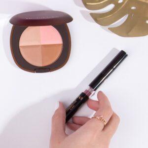 Ďalšie kozmetické hity Elizabeth Arden - bronzujúci púder a tekutý rúž